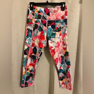 Zyia Active Bright Abstract Floral High Rise Capri Leggings With Zip Pockets 6-8
